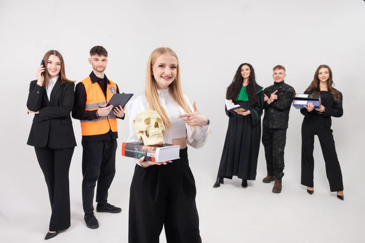 WSPiA Rzeszowska Szkoła Wyższa   16